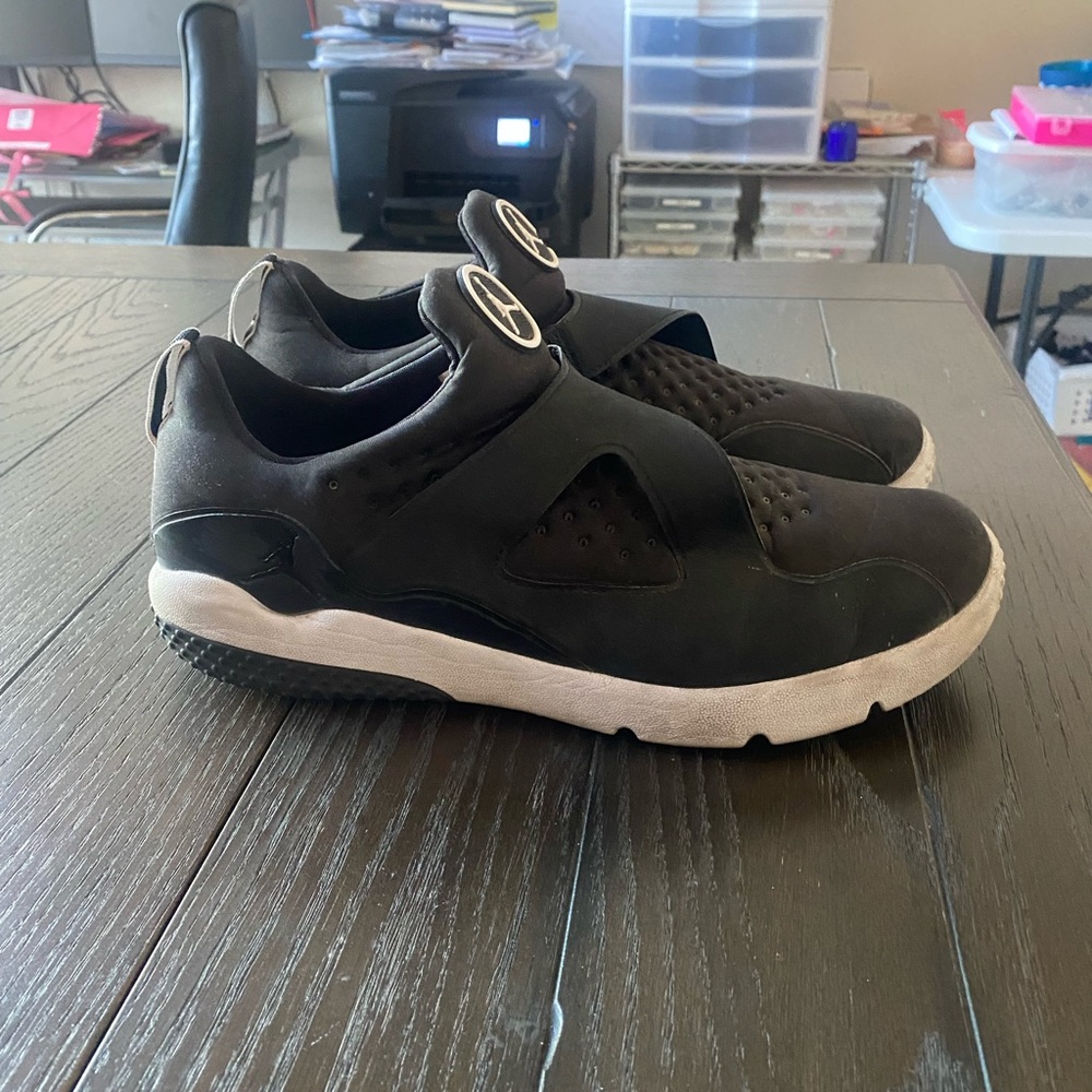 Jordan’s Mens size 11.  Black with white Jordan logo no shoelaces.
